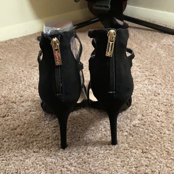 Jessica Simpson Black Heels - Picture 2 of 3